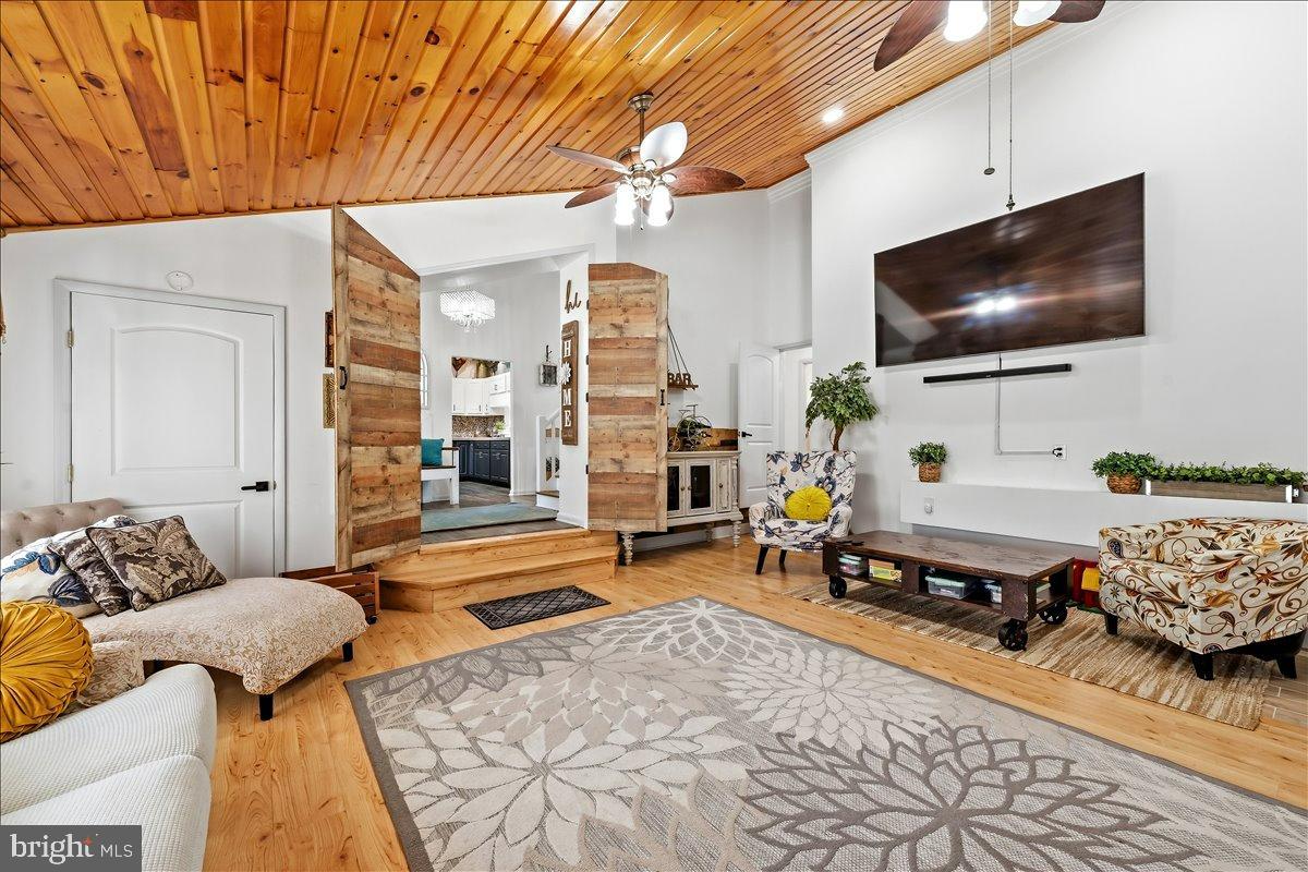 568 S OLD STAGE ROAD