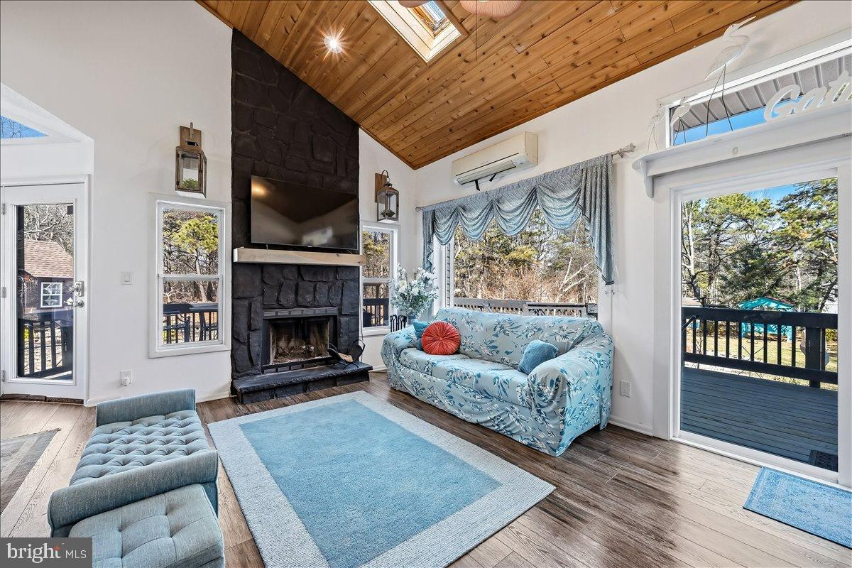 568 S OLD STAGE ROAD