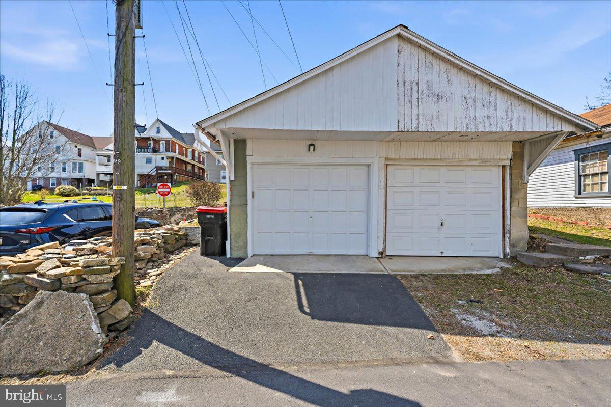 229 N 2ND STREET