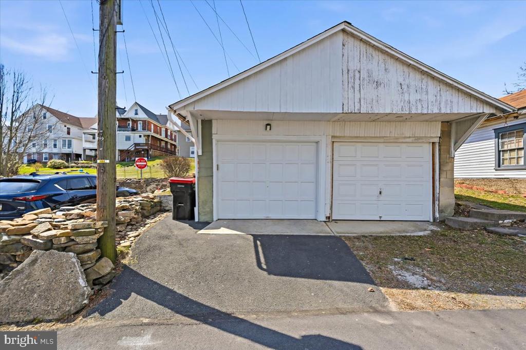 229 N 2ND STREET