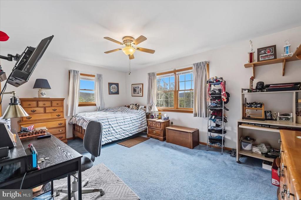 322 W 10TH STREET