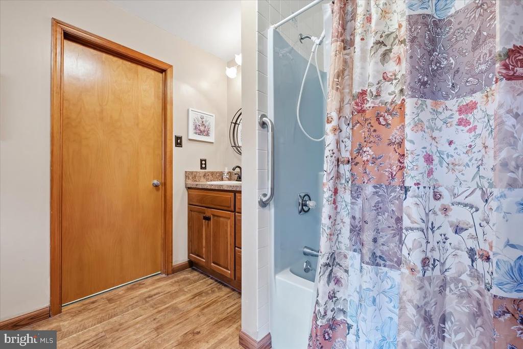 322 W 10TH STREET