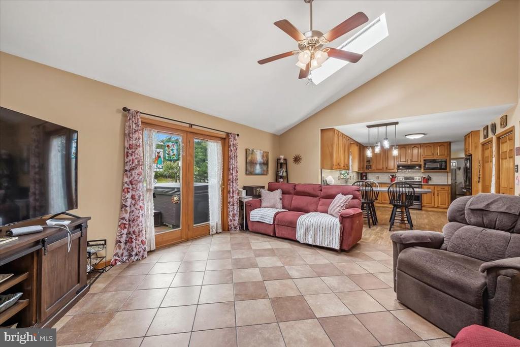 322 W 10TH STREET