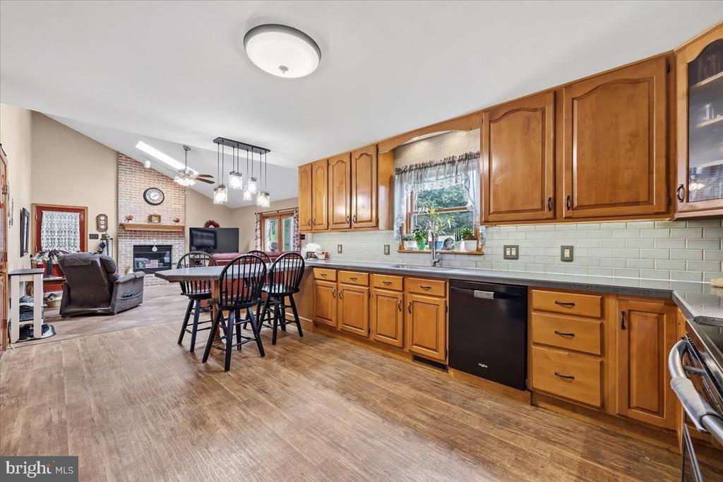 322 W 10TH STREET