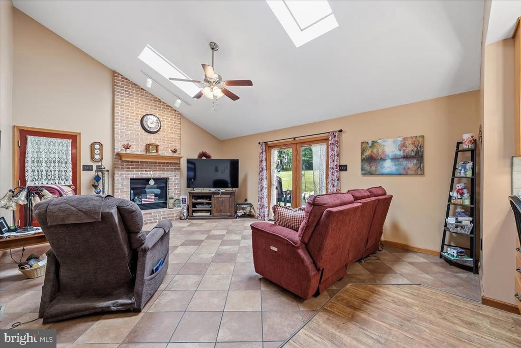 322 W 10TH STREET