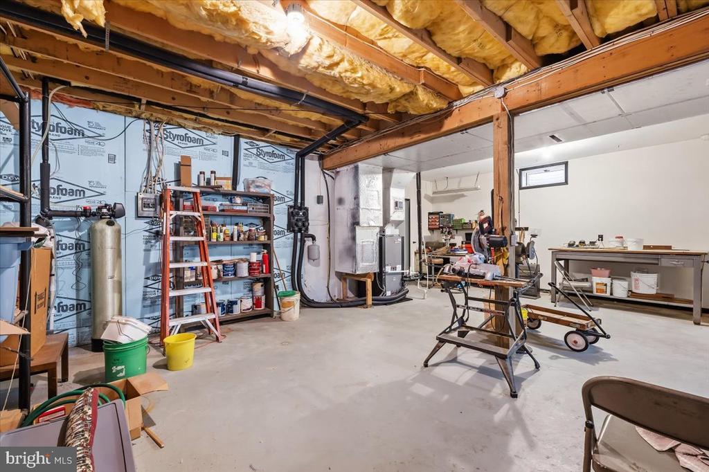 322 W 10TH STREET