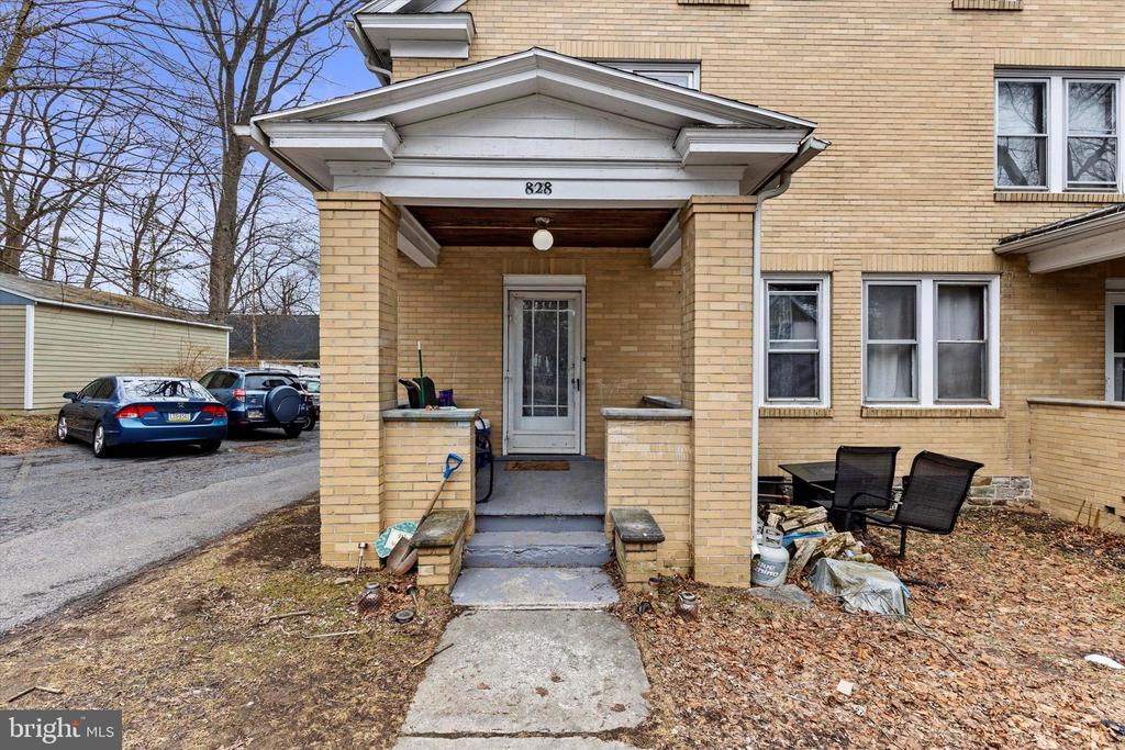 824 ELMWOOD STREET