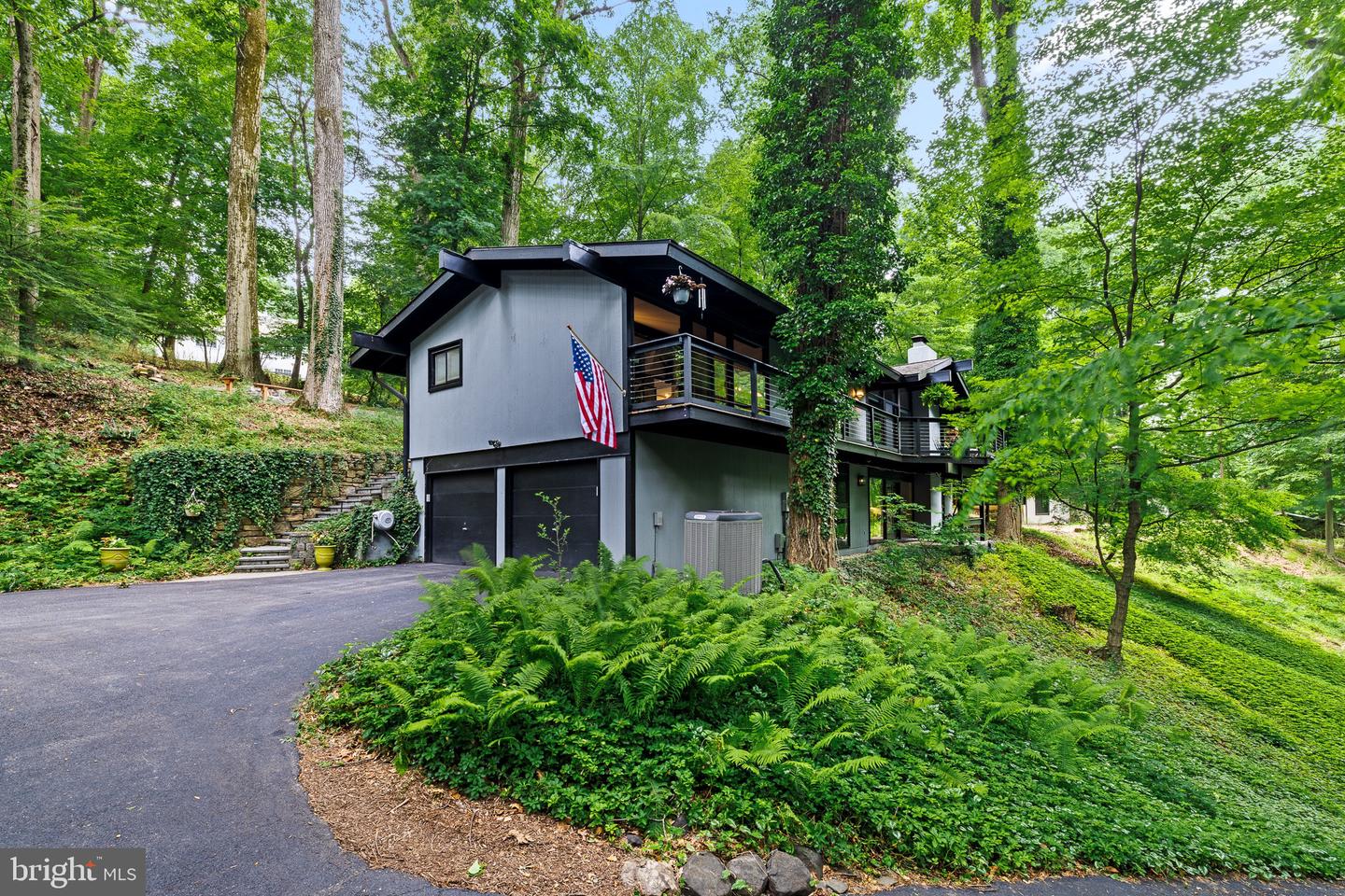 660 JEFFREY LANE