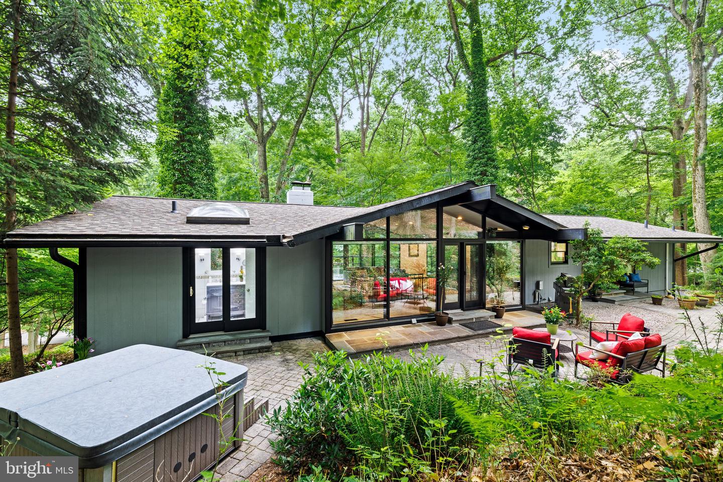 660 JEFFREY LANE