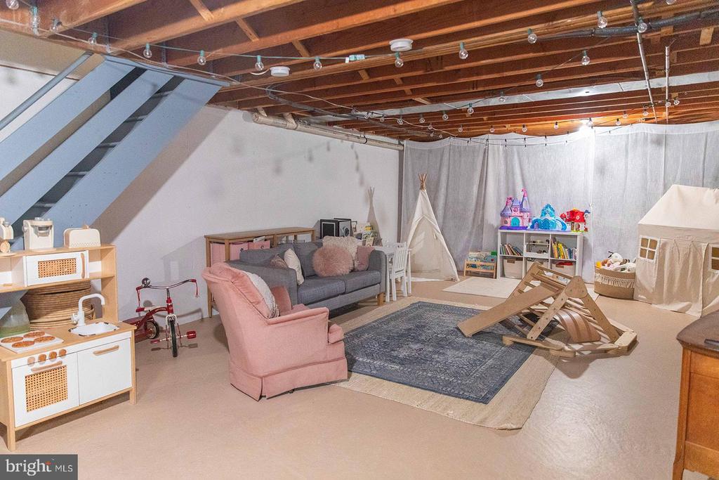 1053 E Boot Rd