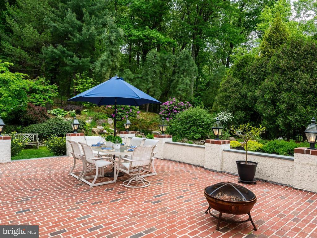 430 FREEDOM VIEW LANE