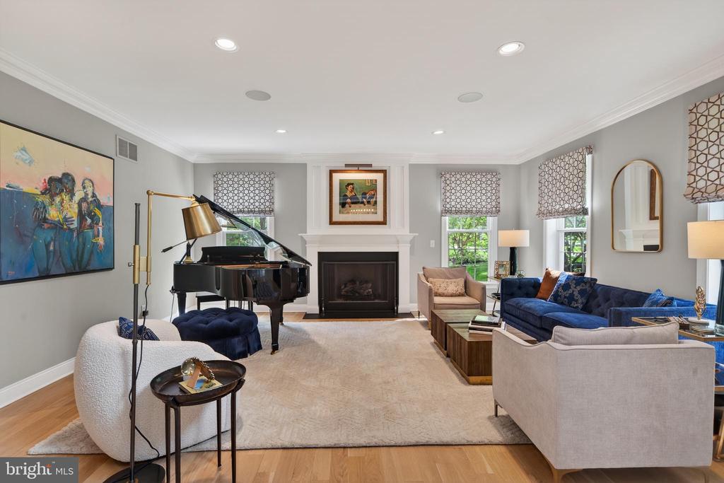 923 SHENANDOAH LANE