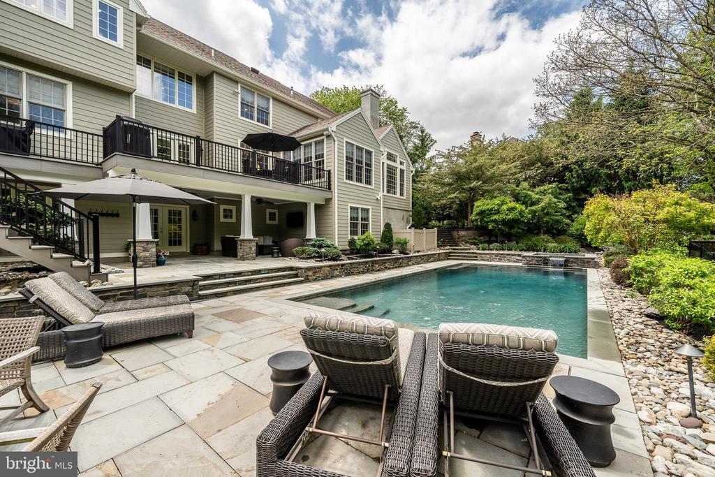 923 SHENANDOAH LANE