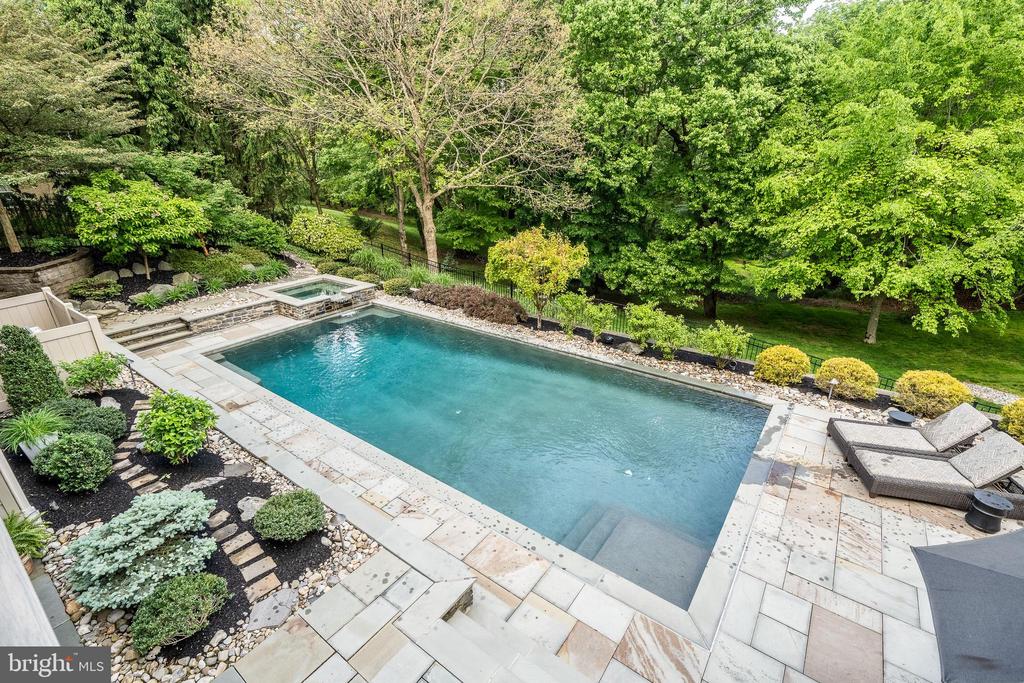 923 SHENANDOAH LANE