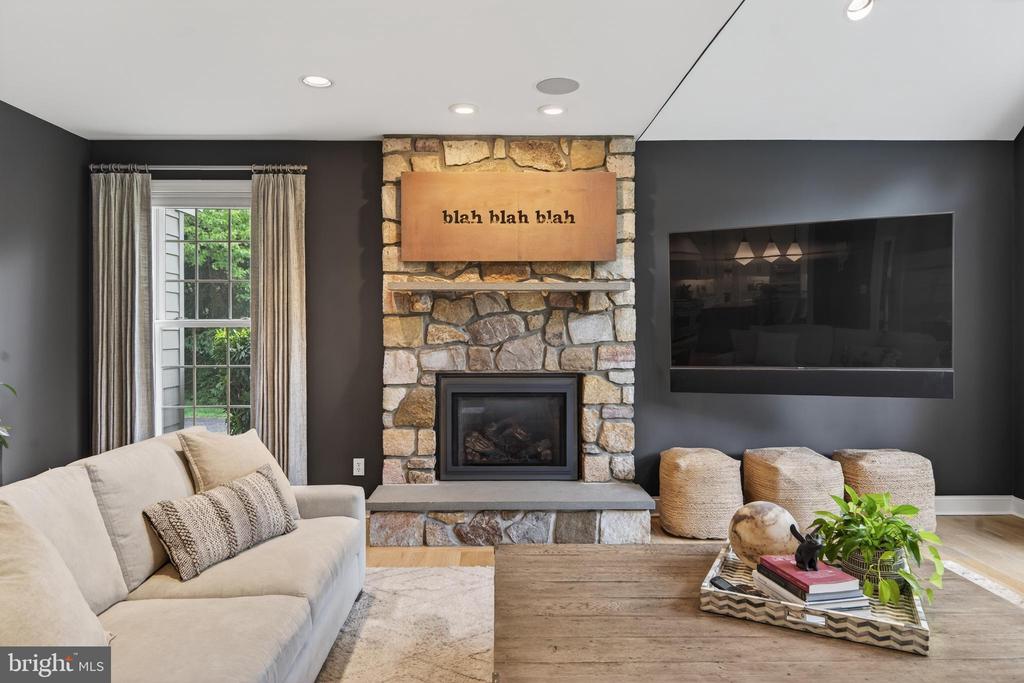 923 SHENANDOAH LANE