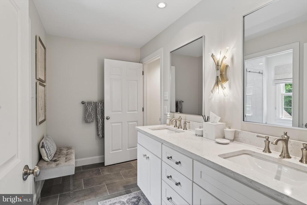 923 SHENANDOAH LANE
