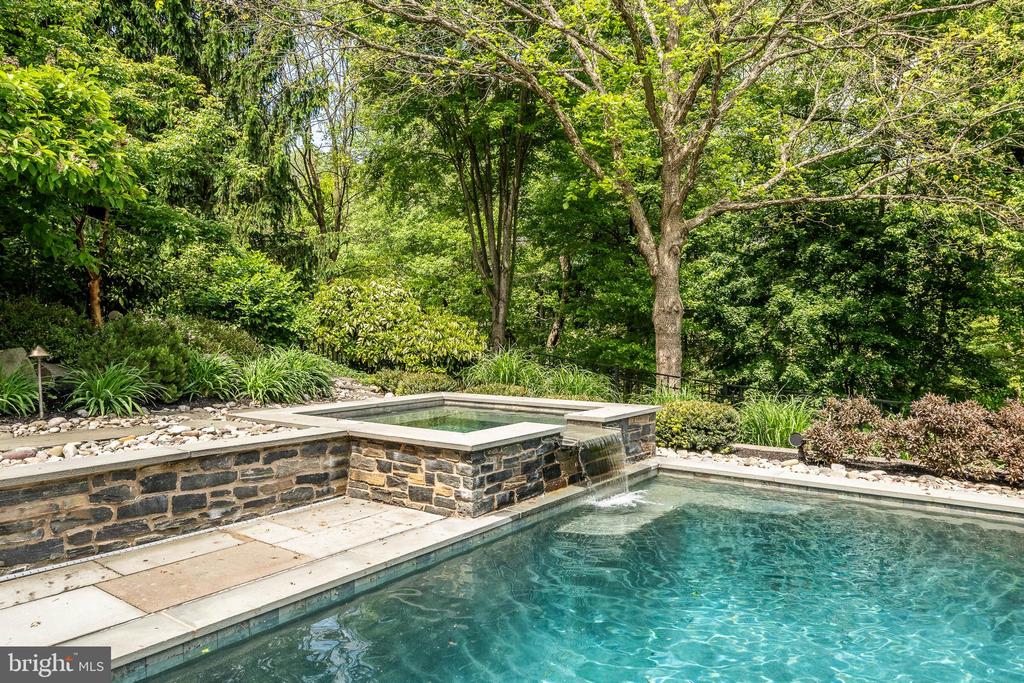 923 SHENANDOAH LANE
