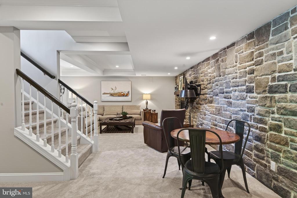 923 SHENANDOAH LANE