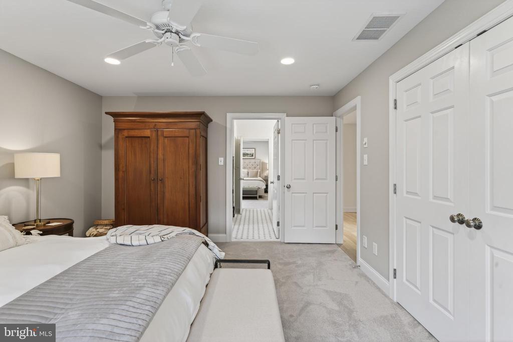 923 SHENANDOAH LANE