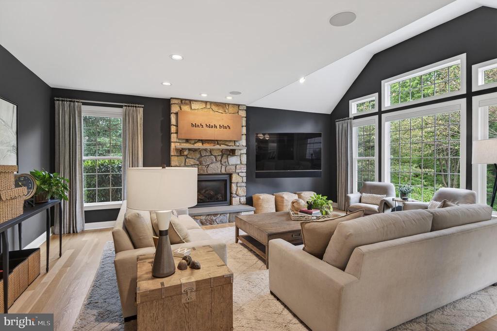 923 SHENANDOAH LANE