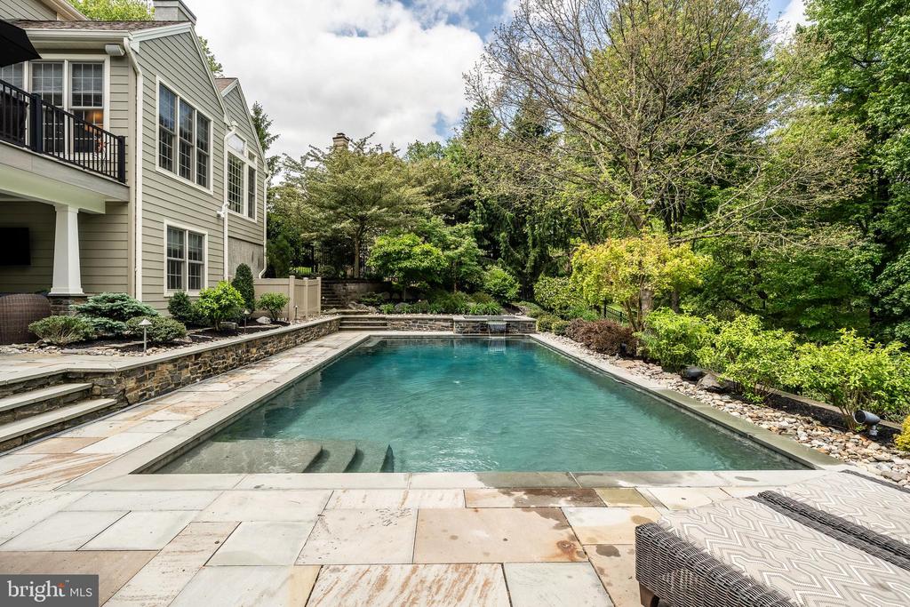923 SHENANDOAH LANE