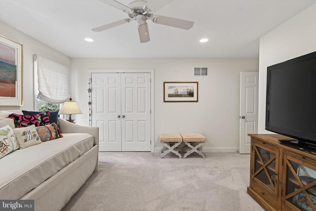 923 SHENANDOAH LANE