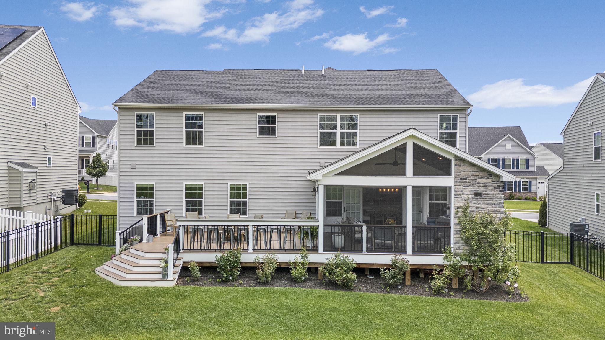 1121 ISABELLA COURT
