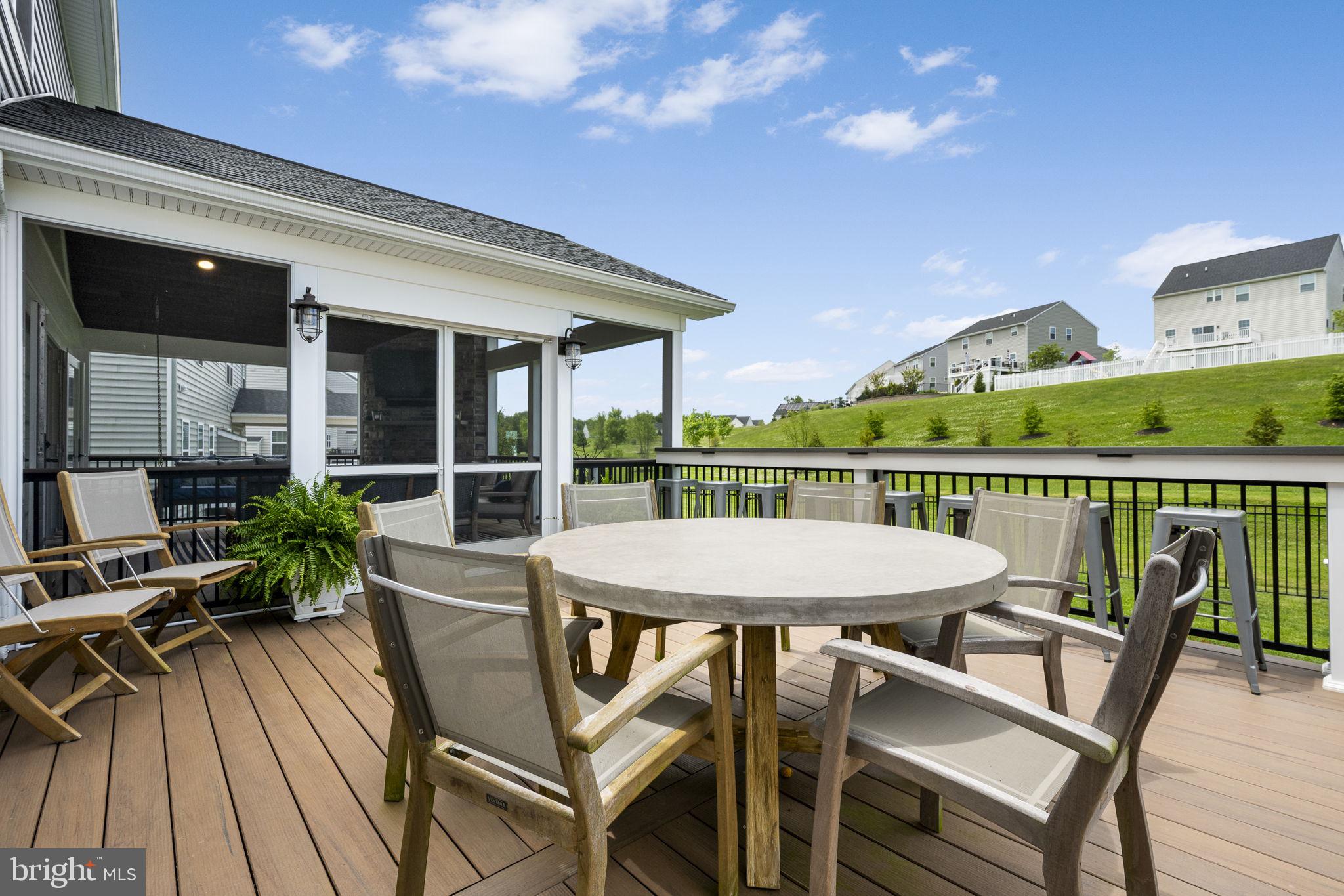1121 ISABELLA COURT