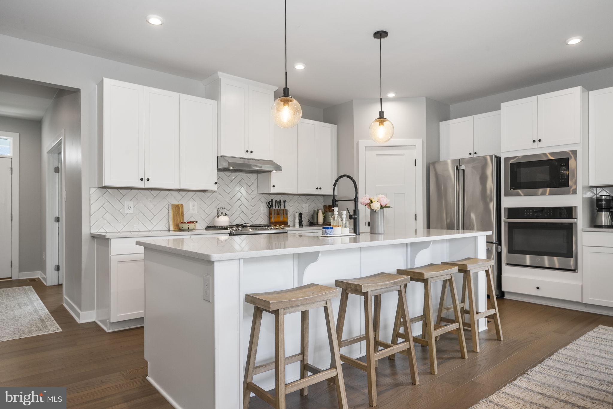 1121 ISABELLA COURT