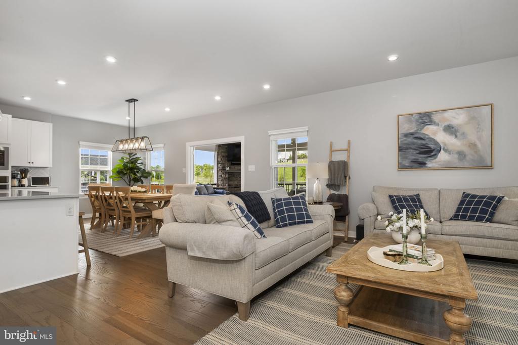 1121 ISABELLA COURT