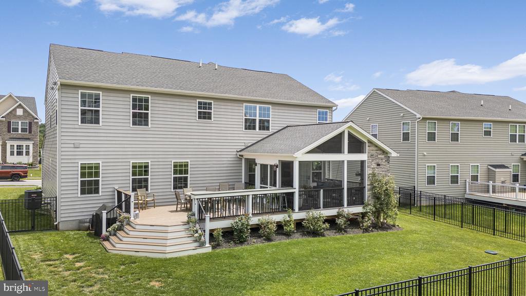 1121 ISABELLA COURT