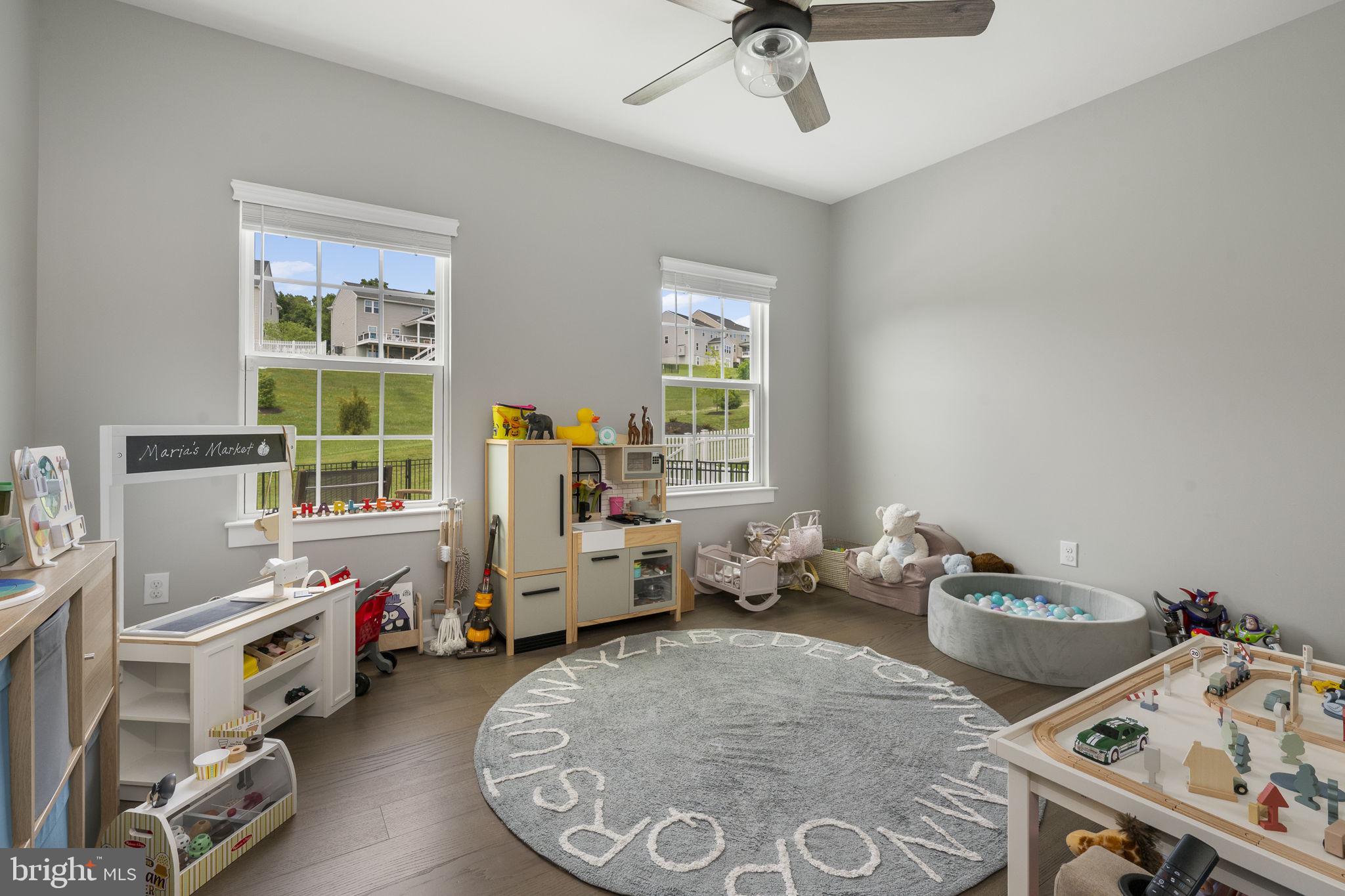 1121 ISABELLA COURT