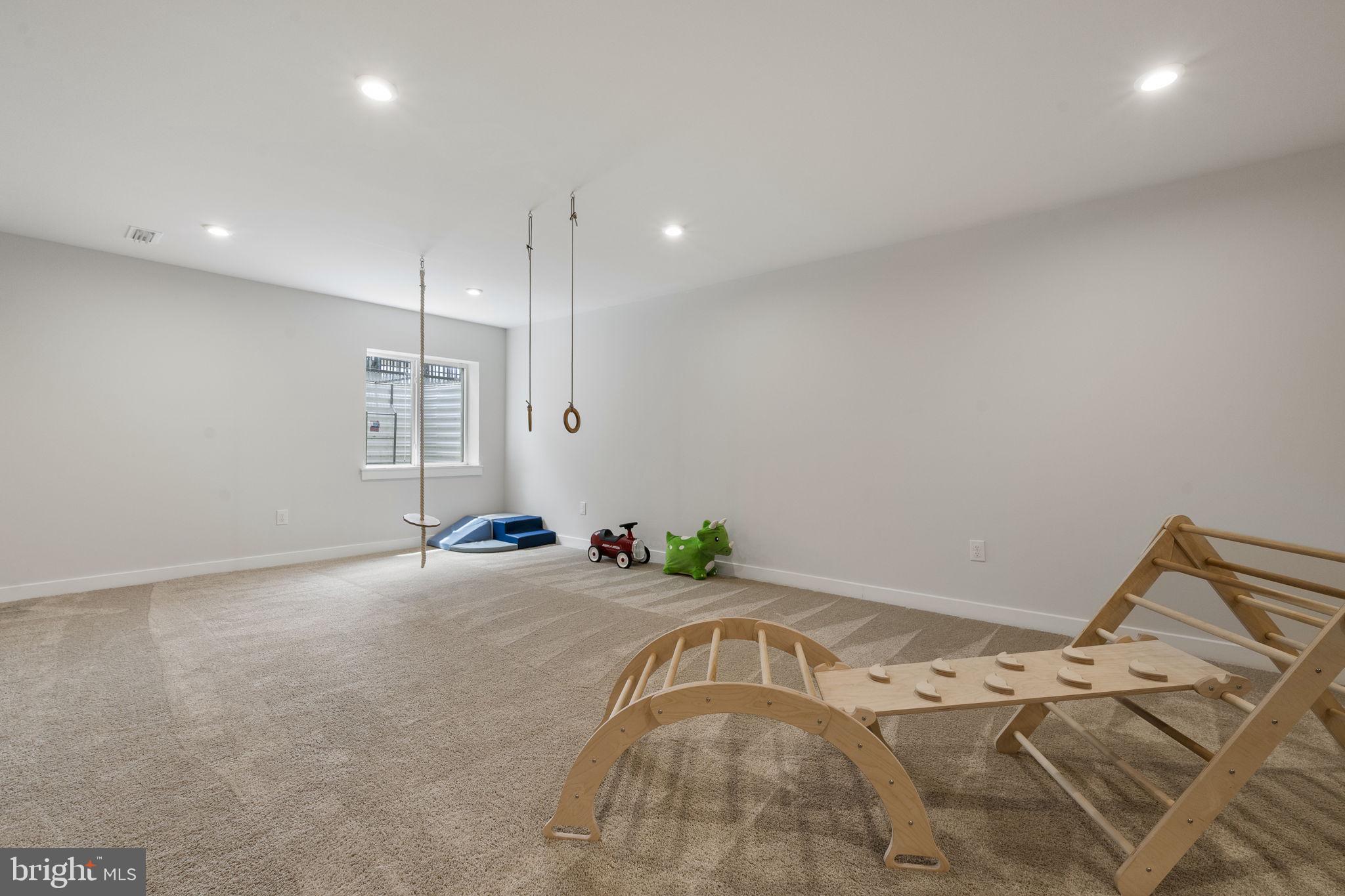 1121 ISABELLA COURT