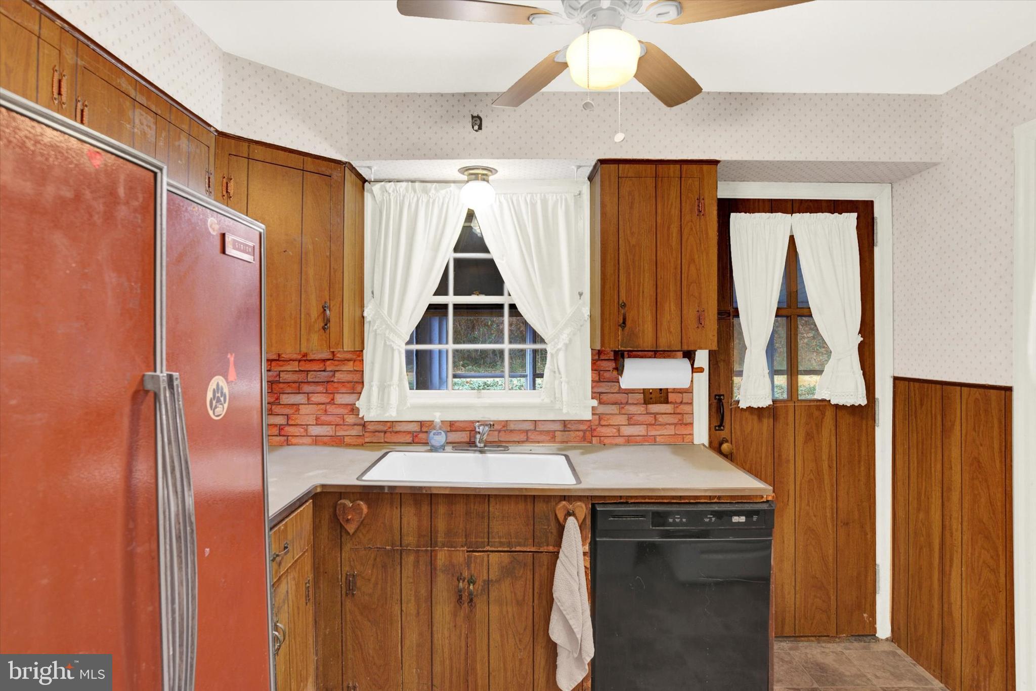 3520 SCHOOLHOUSE LANE