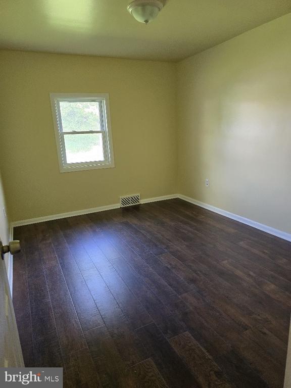 5233 CRESTWOOD DRIVE