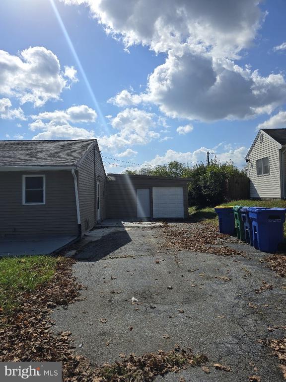 5233 CRESTWOOD DRIVE