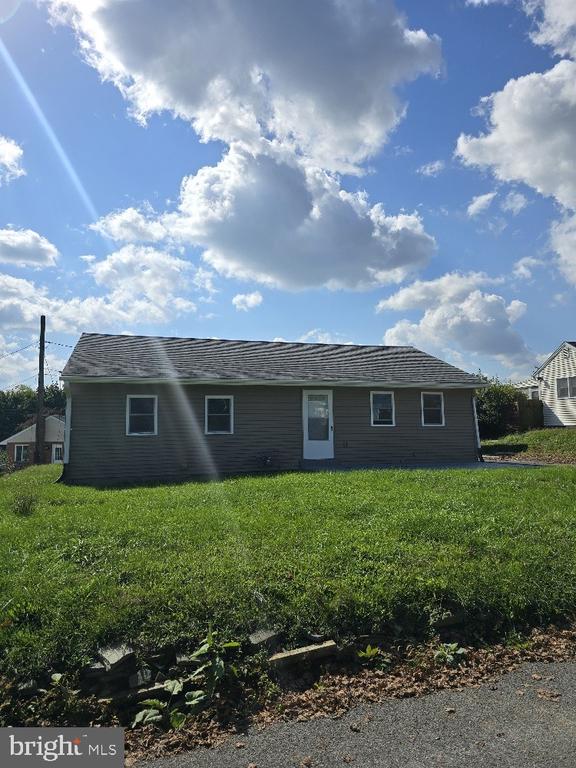 5233 CRESTWOOD DRIVE