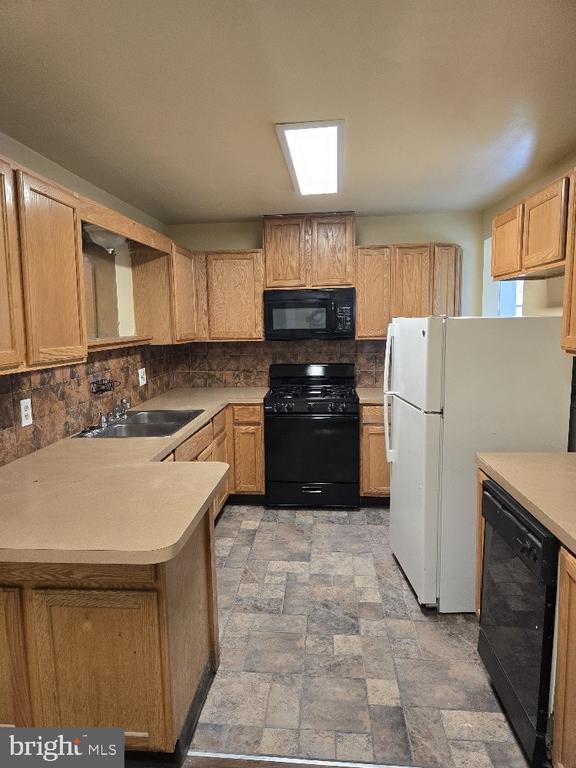 5233 CRESTWOOD DRIVE