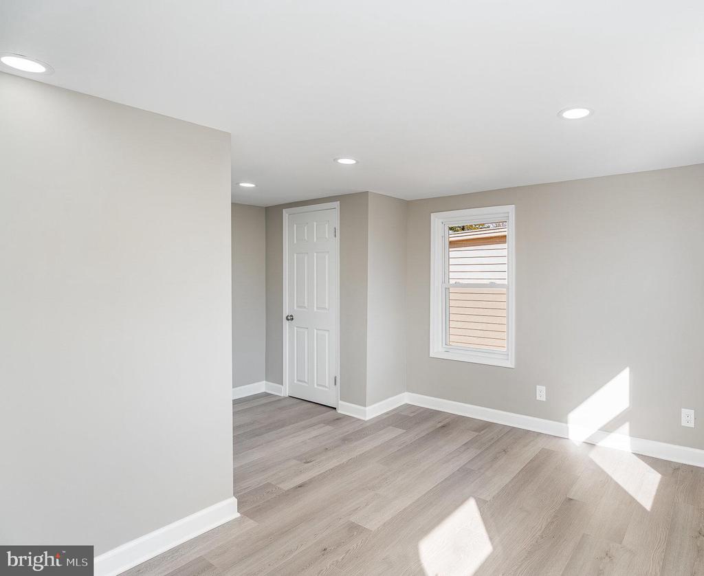 1047 MAIN STREET
