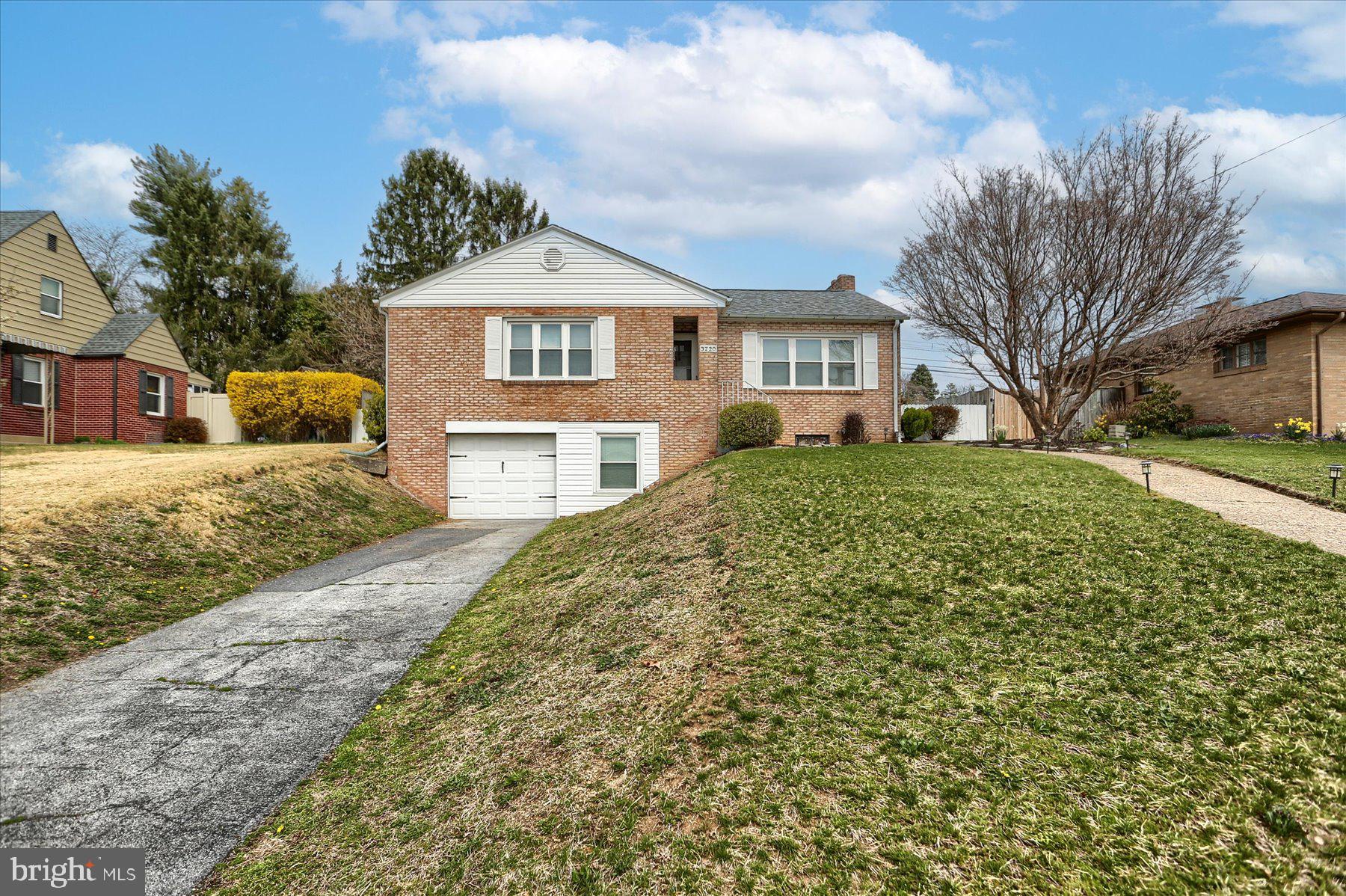 3720 Sharon St