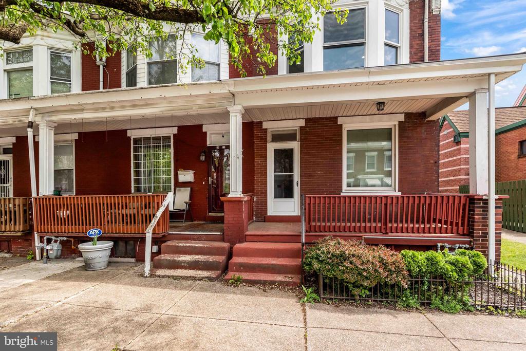 1423 WALNUT STREET