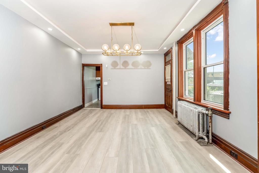1423 WALNUT STREET