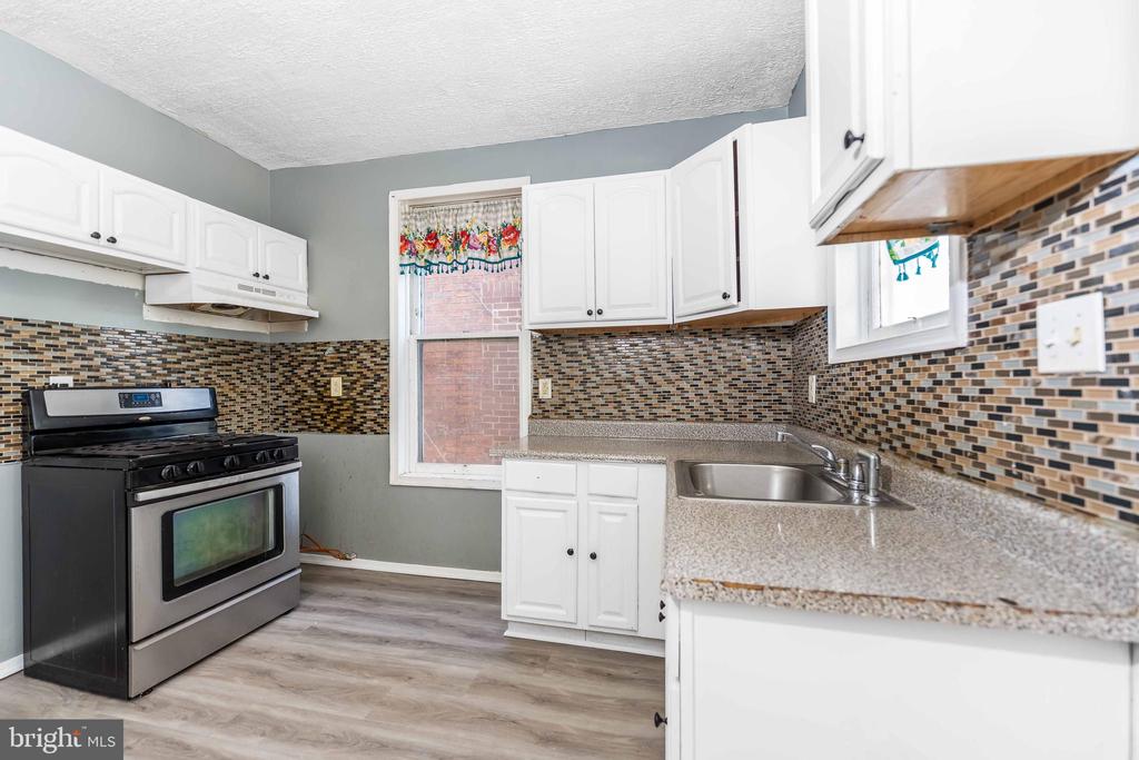 1607 BERRYHILL ST,DAUPHIN