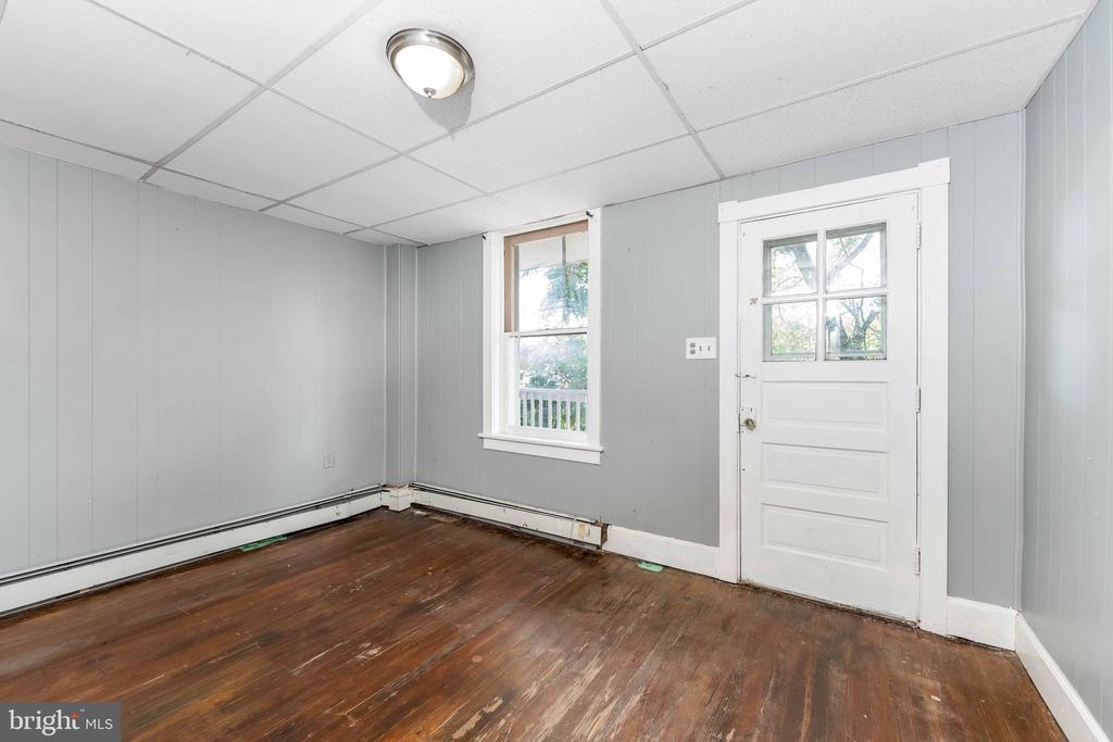 1607 BERRYHILL ST,DAUPHIN
