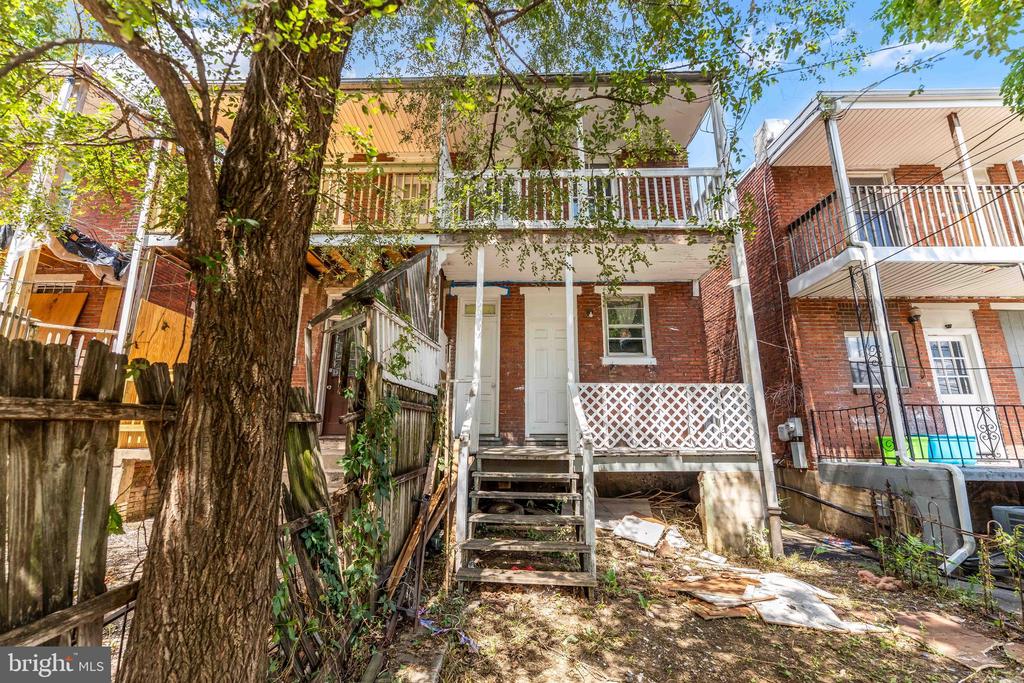 1607 BERRYHILL ST,DAUPHIN