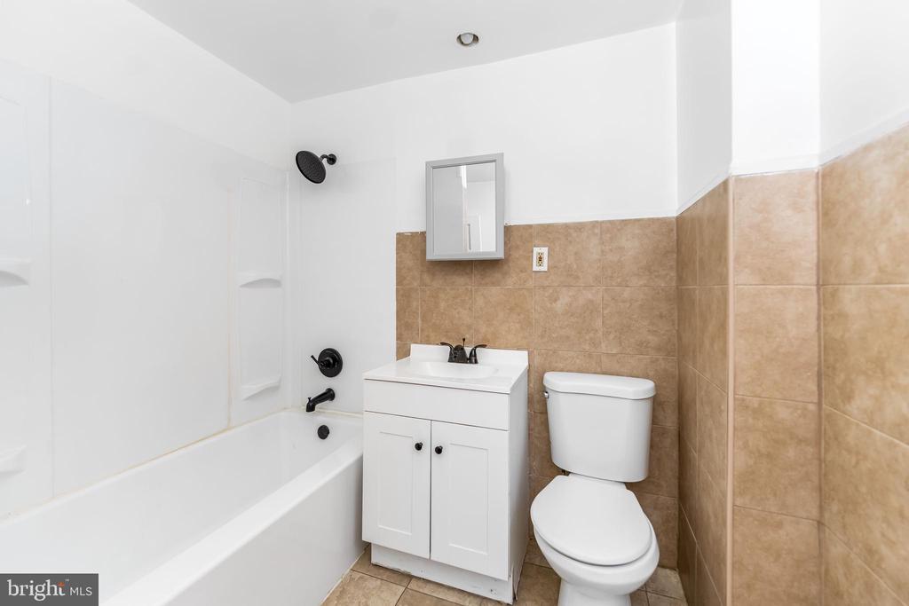 1607 BERRYHILL ST,DAUPHIN