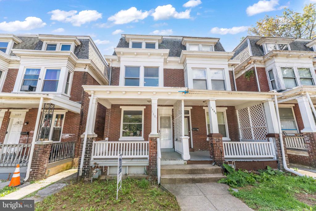 1607 BERRYHILL ST,DAUPHIN