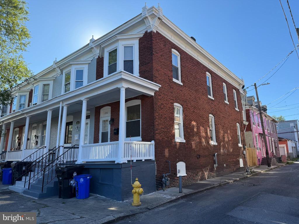 1351 HOWARD STREET