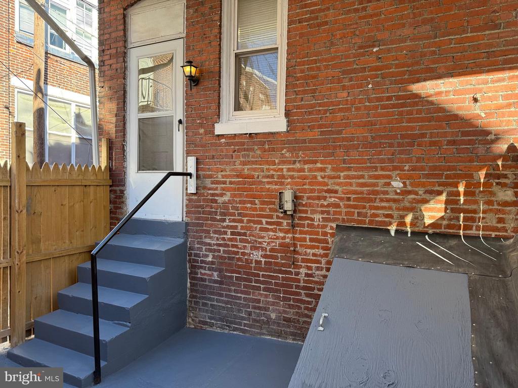 1351 HOWARD STREET