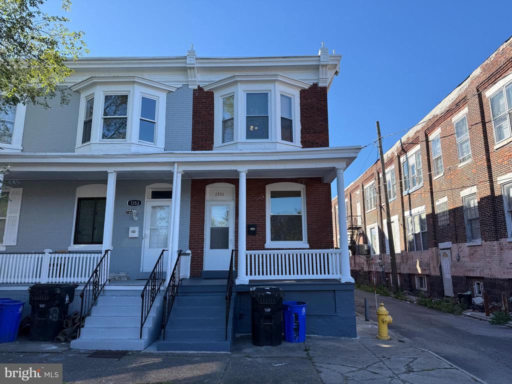 1351 HOWARD STREET